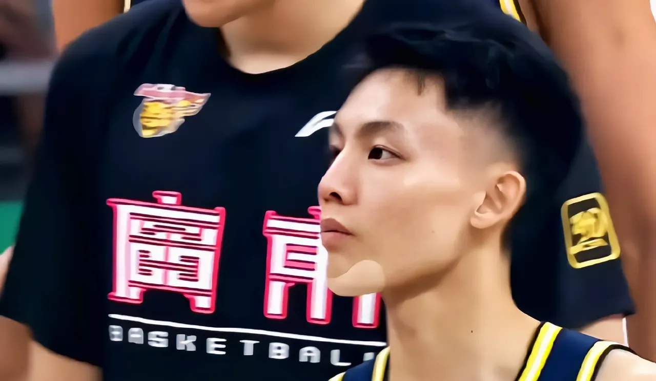 江苏男篮迎难而上，士气高昂，冠军气息浓厚的简单介绍
