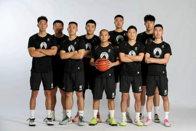 包含超级强队强势登场，篮球联赛一触即发的词条